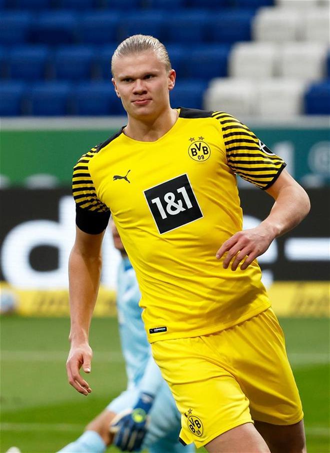 【壁纸】——佩德里 的舌头（佩德里吐舌瞬间壁纸）