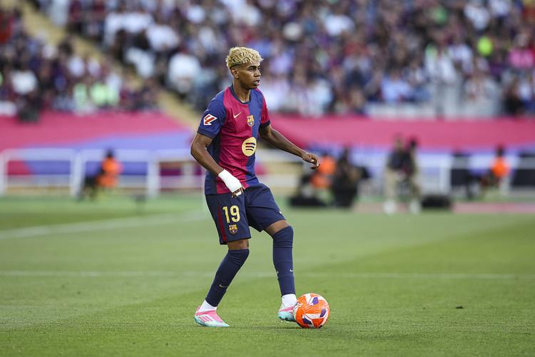 鲁尔：多特小将科尔-坎贝尔就转会接触了中日德兰和图尔贝里（鲁尔消息：多特小将科尔-坎贝尔已就转会与中日德兰、图尔贝里展开接触）