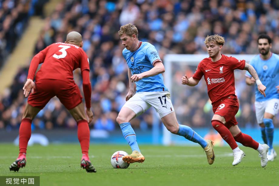 英超92家俱乐部总排名：利物浦领跑曼联紧随其后（英超92队综合排名：利物浦居首，曼联紧追其后）