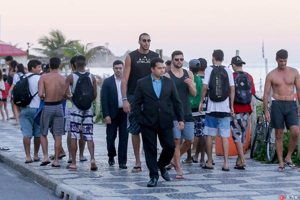 施洛特贝克：德国杯出局让我很痛苦；今天我们没给霍村机会（施洛特贝克：德国杯淘汰让我痛心，今夜几乎不给霍村任何机会）