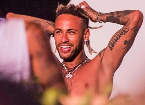 曼联U18以7-0狂胜利物浦U18，15岁加布里埃尔戴帽（15岁小将加布里埃尔戴帽，曼联U18 7-0横扫利物浦U18）