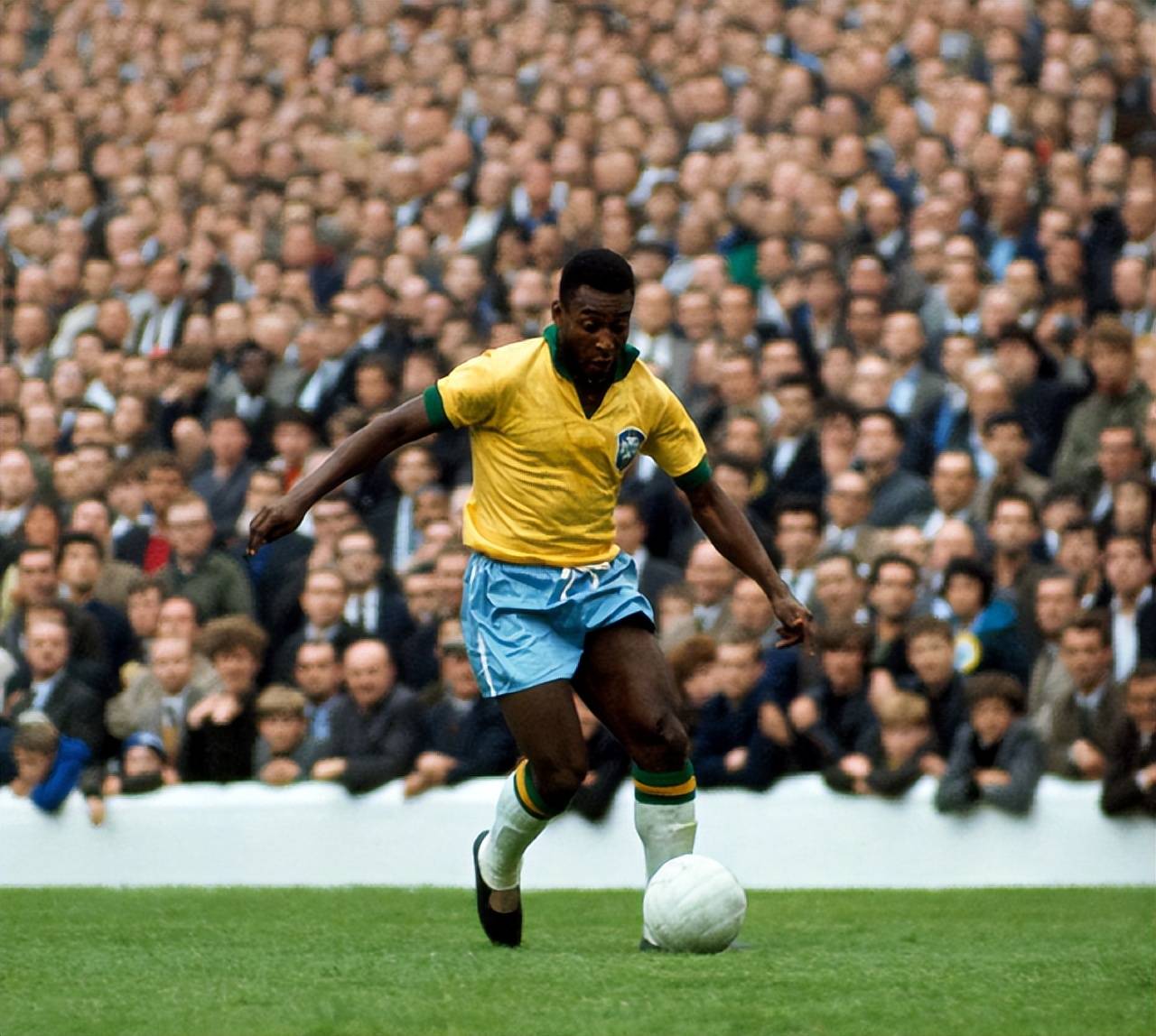 马奎尔：建议废除大部分VAR干预，保留门线技术和越位判罚（马奎尔呼吁取消大部分VAR介入，仅保留门线技术与越位判定）