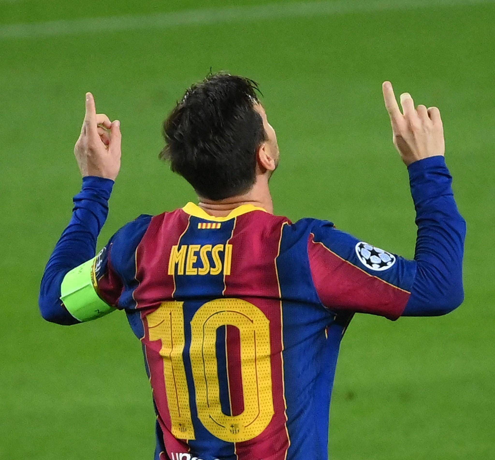 记者：恰尔汗奥卢右腿内收肌拉伤，阿切尔比右腿屈肌拉伤（记者称：恰尔汗奥卢右腿内收肌受伤，阿切尔比右腿屈肌拉伤）