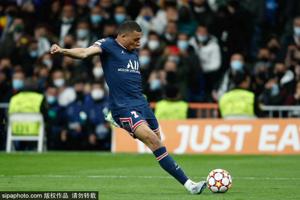 在上海旅游的奇塔迪尼重返海港俱乐部，拜访昔日教练和队友（游沪的奇塔迪尼重返海港俱乐部，看望昔日主帅与队友）