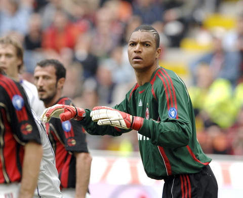 要离队？辽宁铁人外援姆本扎转发关于自己的转会传闻（去留成疑？辽宁铁人外援姆本扎转发涉己转会传闻）