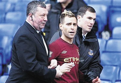 万项：距离理想中的球员还差很多；最后两场比赛不会放松（万项：离理想球员标准仍有不小差距，收官两战绝不松懈）