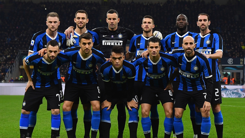 辛辛那提中场吉迪赛后与梅西交换球衣，双方握手并拥抱