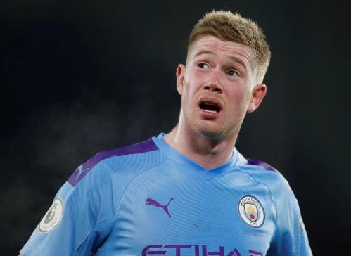 孙颖莎的身体柔韧性太好了，膝盖不弯，就这样直下去系鞋带，没几个人能做到吧（孙颖莎柔韧性逆天：挺直双腿也能系鞋带，少有人能及）