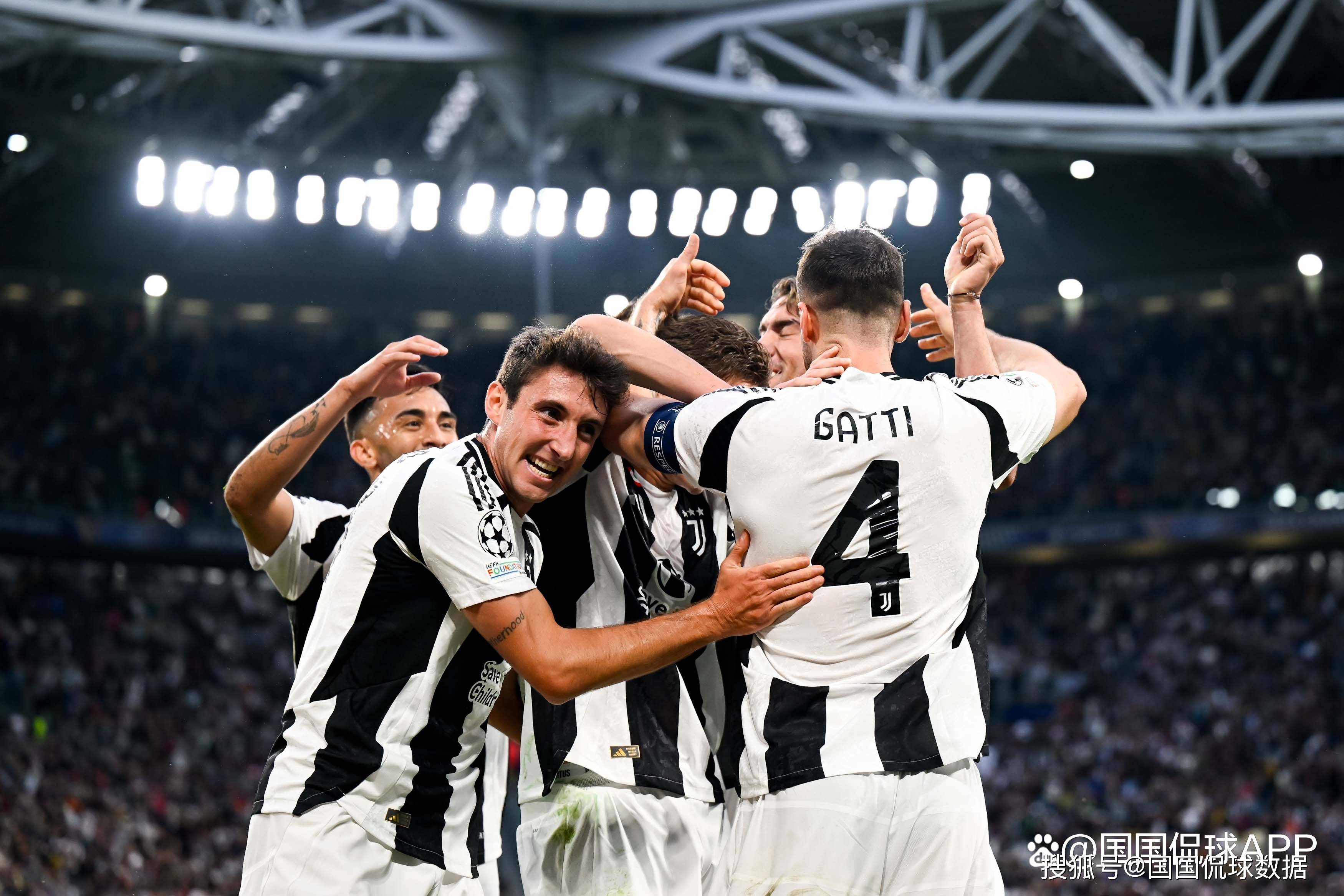 连续3场未首发，萨拉赫赛后发表激烈言论称被当成替罪羊，英媒曝利物浦选择支持斯洛特