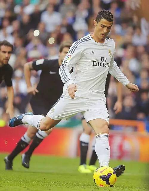 多特vs门兴：吉拉西搭档阿德耶米，布兰特、格罗斯出战（多特战门兴：吉拉西携手阿德耶米，布兰特与格罗斯出战）