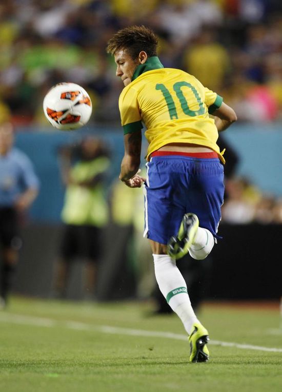 意甲：国米主场3-0击败博洛尼亚（意甲联赛：国际米兰主场三球零封博洛尼亚）