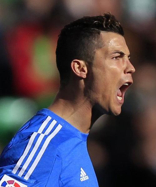 夺冠大热直接对话，阿森纳、拜仁位列欧冠夺冠赔率榜前二（欧冠赔率榜前二对碰：阿森纳与拜仁上演冠军热门之战）